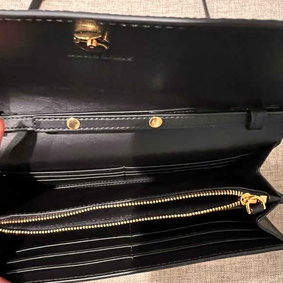 New Burberry Crossbody - Picture 2 of 3